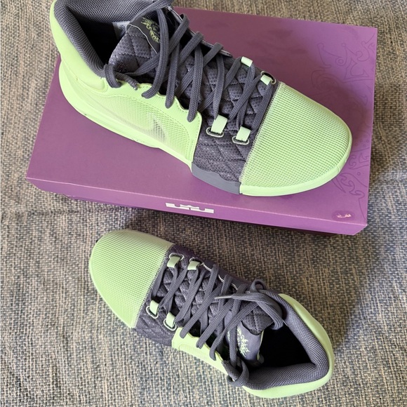 New with Box: Nike LeBron Witness VIII Box in Purple - Picture 10 of 11